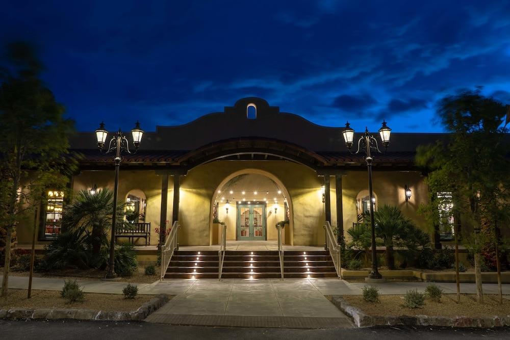 The Inn At Indian Village Exterior foto The entrance to the San Tan Valley town hall