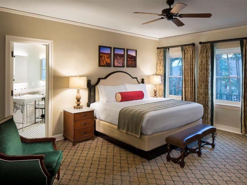 The Inn At Indian Village Exterior foto A bedroom at the Inn at Disney's Vero Beach Resort