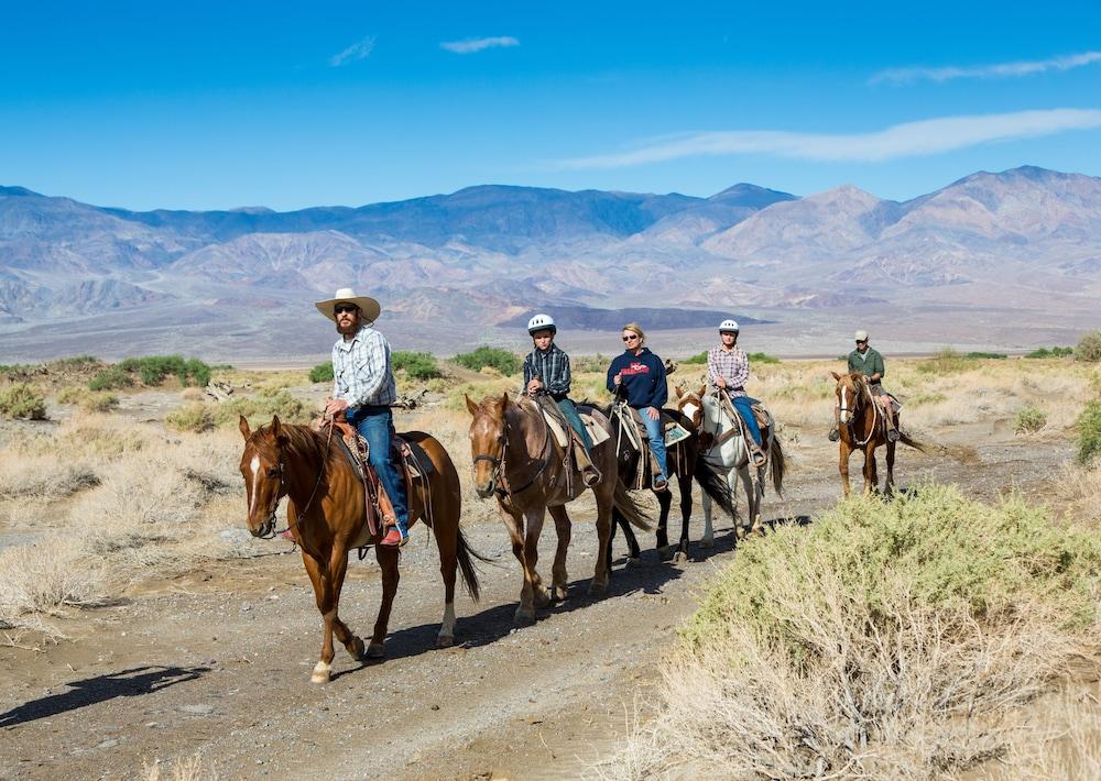 The Inn At Indian Village Exterior foto Horseback riders on the Old Spanish Trail