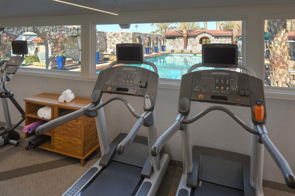 The Inn At Indian Village Exterior foto Treadmills in a gym