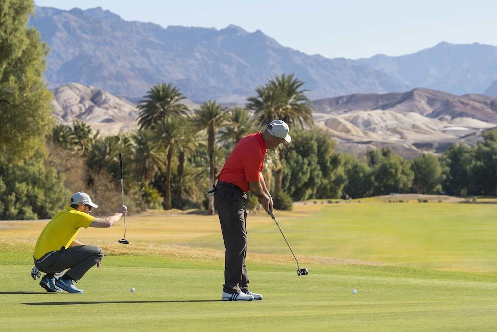 The Inn At Indian Village Exterior foto Golfers at the 2011 Waste Management Phoenix Open