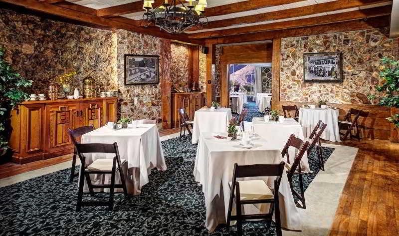 The Inn At Indian Village Exterior foto The dining room at the Inn at the Opera