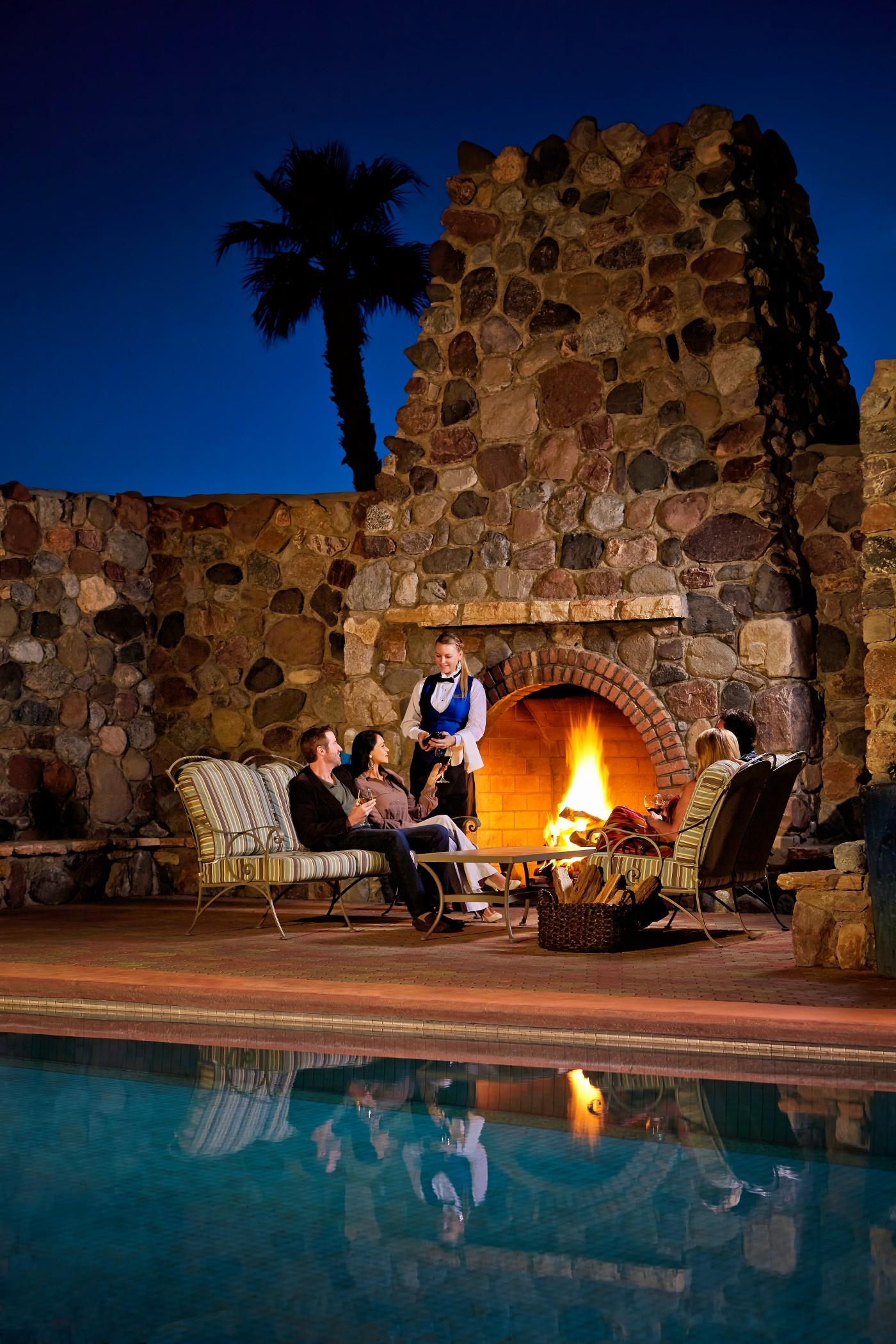 The Inn At Indian Village Exterior foto The outdoor fireplace at the Lodge at Torrey Pines