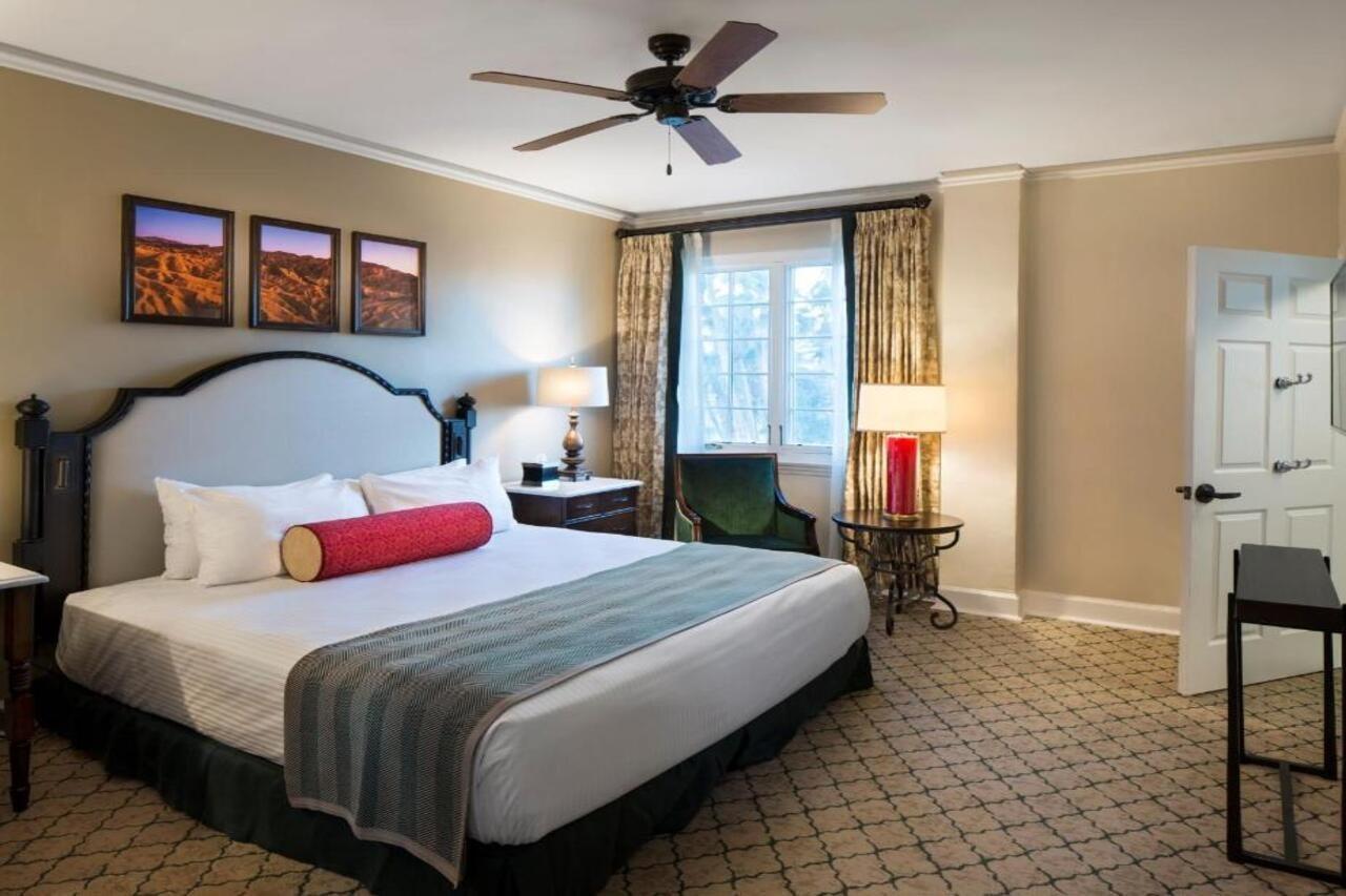 The Inn At Indian Village Exterior foto A guest room at the Inn at Disney's Vero Beach Resort