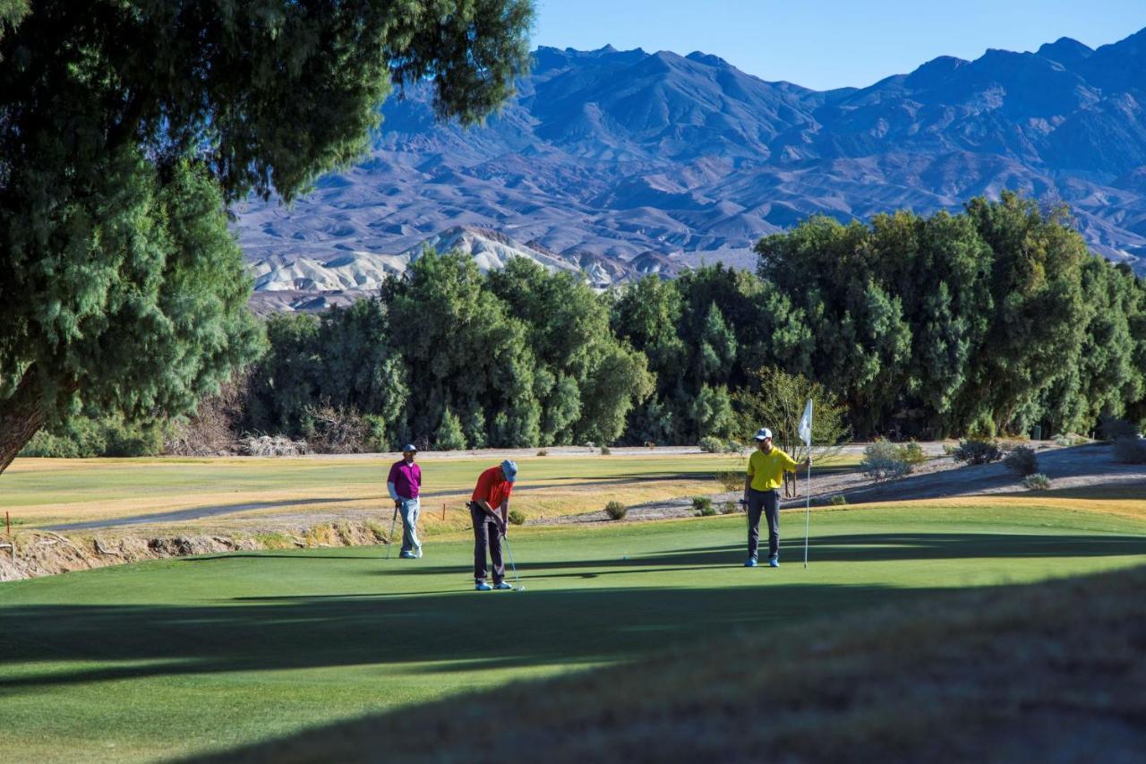 The Inn At Indian Village Exterior foto Golfers at the Sun Valley Resort