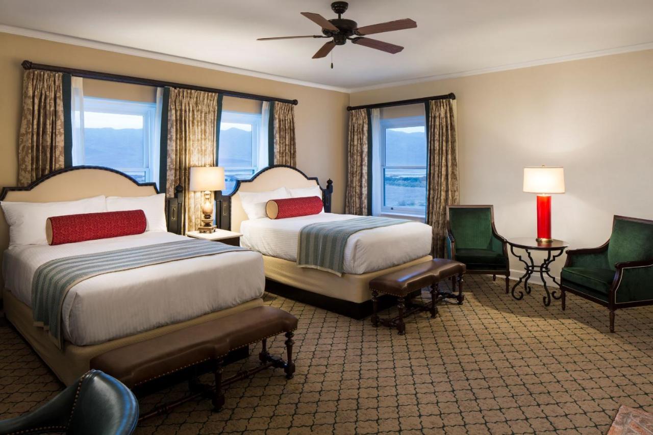 The Inn At Indian Village Exterior foto A guest room at the Omni Grove Park Inn