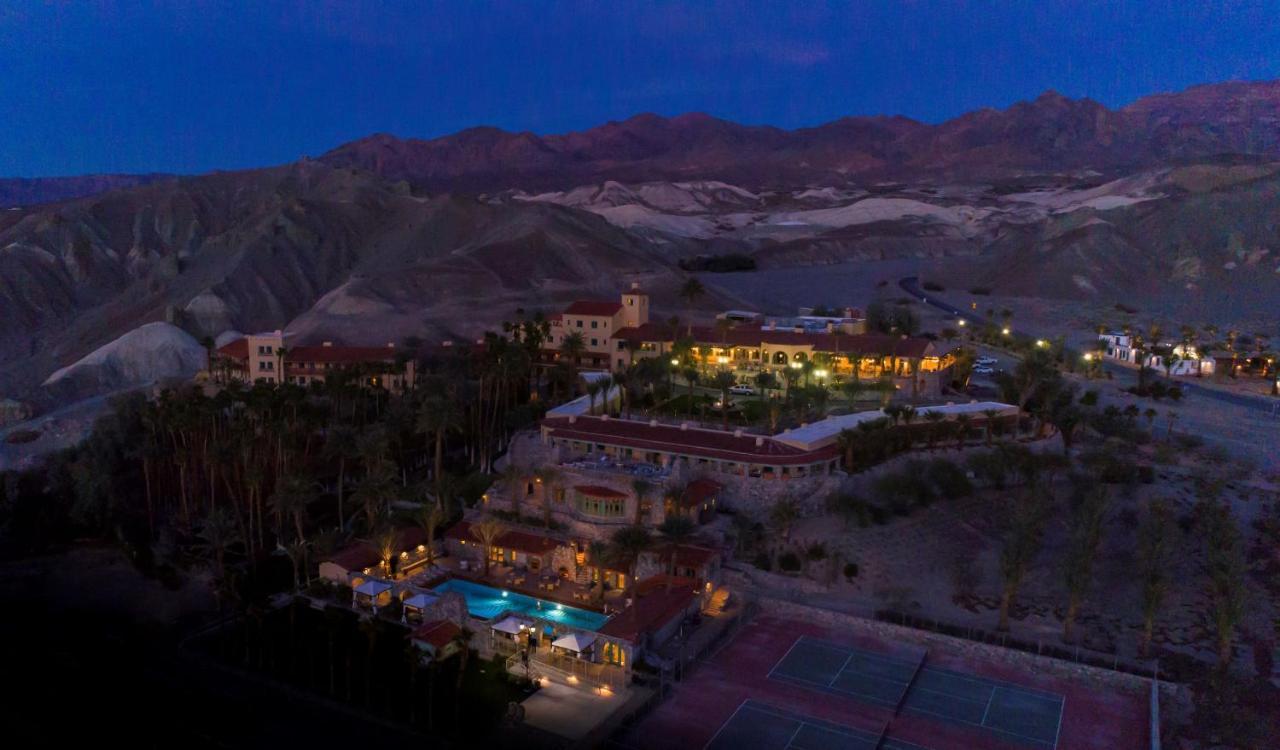 The Inn At Indian Village Exterior foto Aerial view of the resort at night