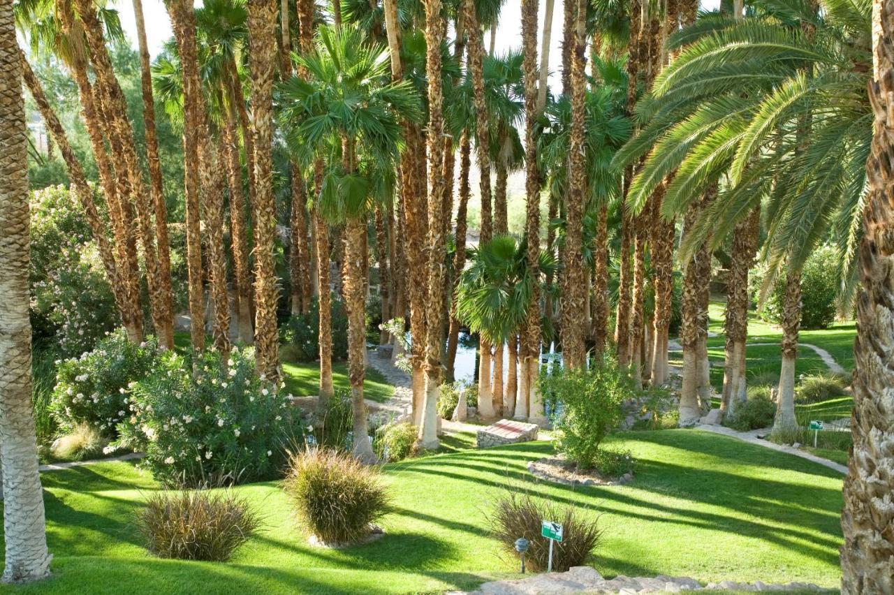 The Inn At Indian Village Exterior foto The grounds of the Annenberg Palm Springs Art Museum